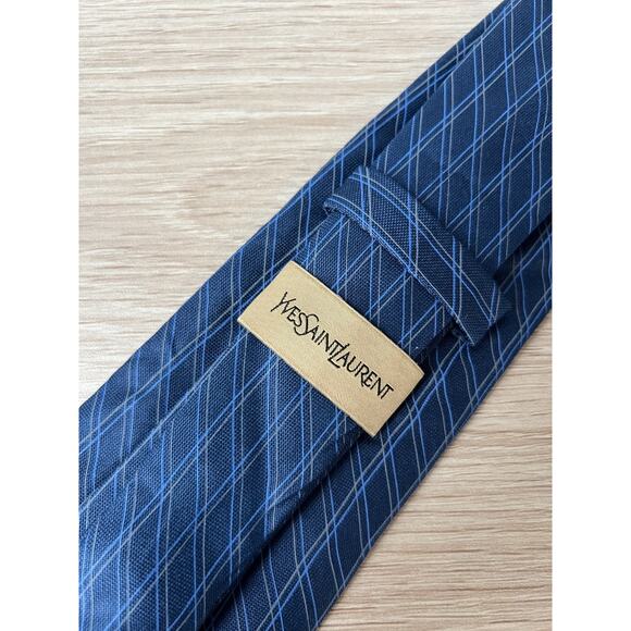 Yves Saint Laurent Classic Blue Striped Design 100% Silk Italian Designer Tie - Picture 5 of 6